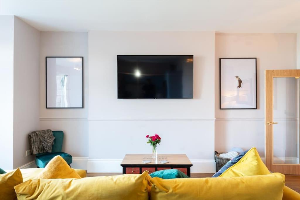 Stylish Beachfront Bolthole With Stunning Sea Views And Luxury Touches Herne Bay Exterior photo